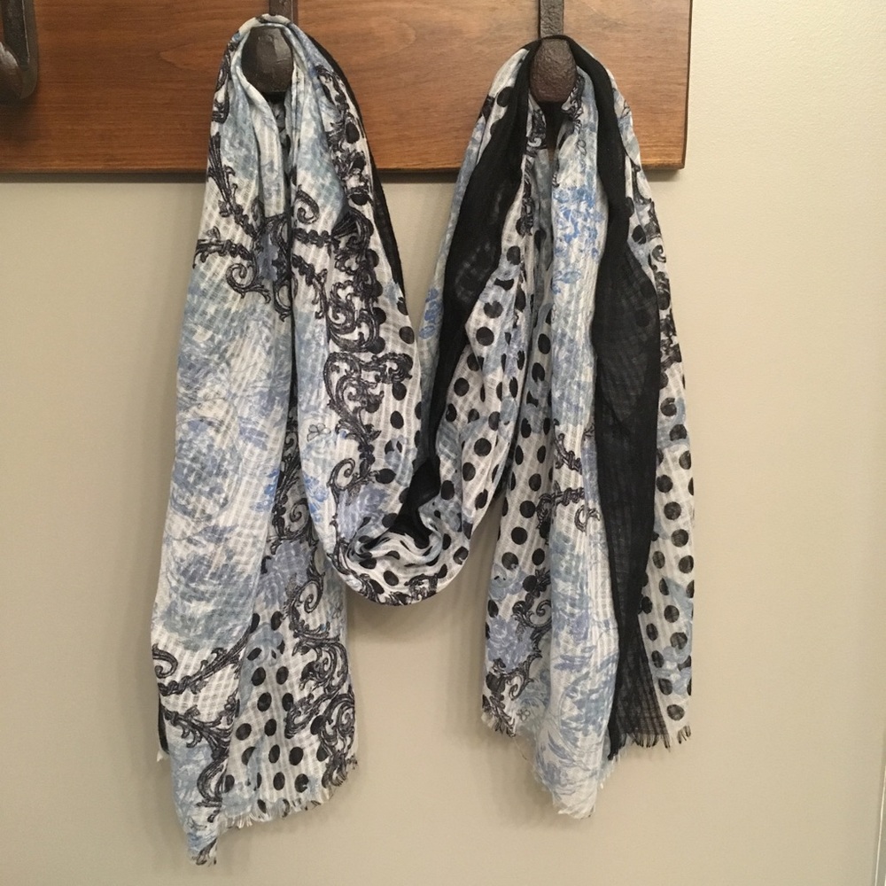 Lightweight Blue Patterned Scarf